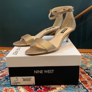 Nine West  LEISA3 6.5 M Gold Texture dress sandals